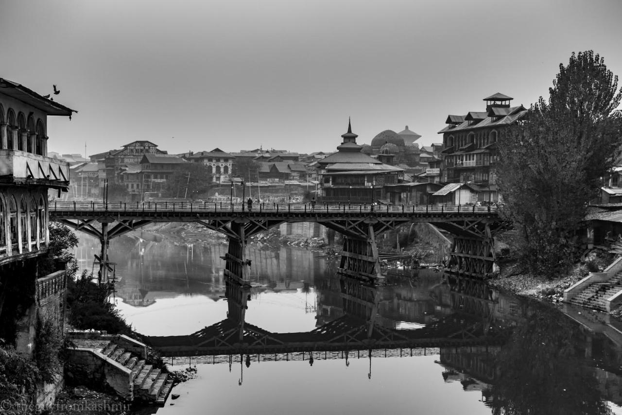 ホテル ウェルカムヘリテージ グルカ ハウスボート Srīnagar エクステリア 写真
